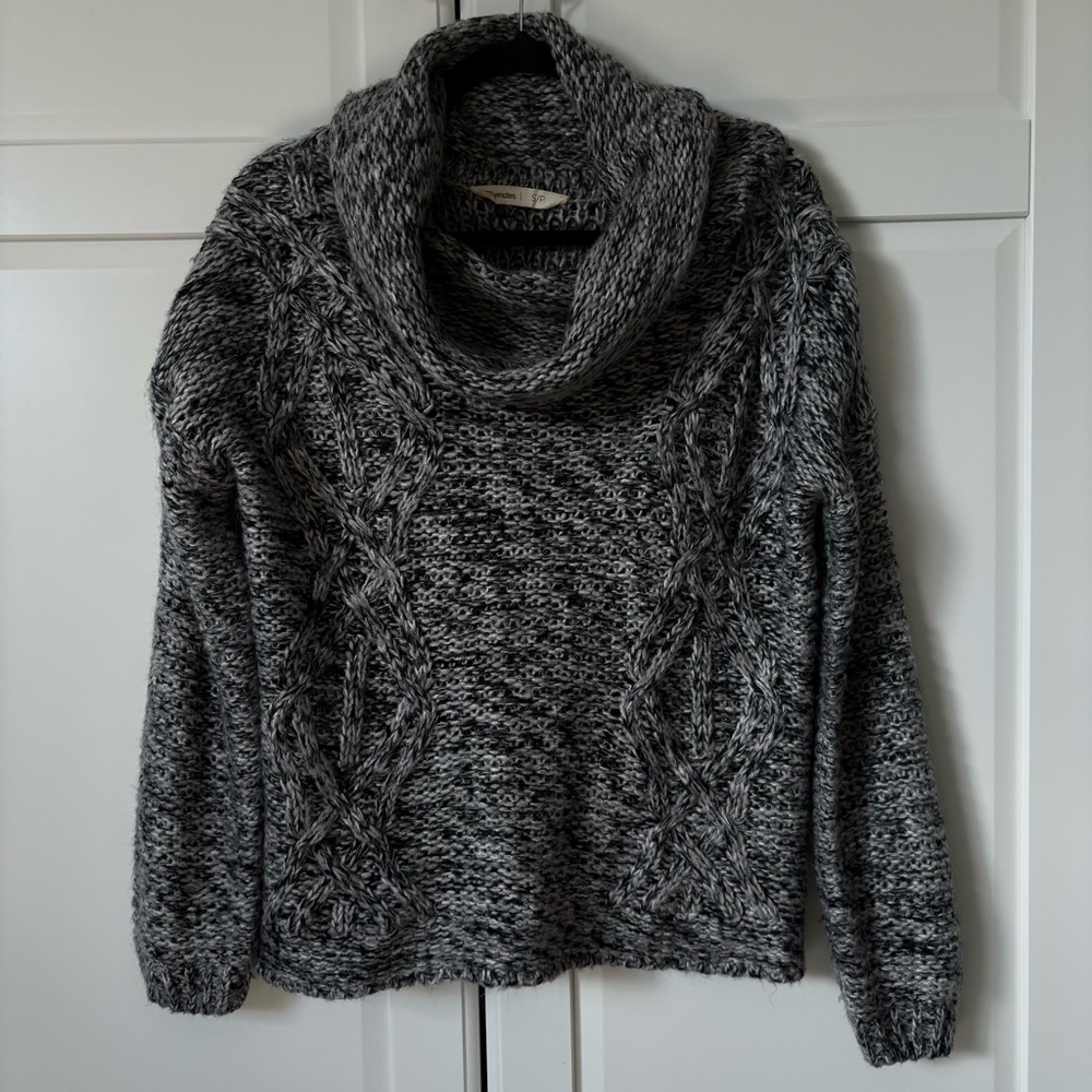 BLUENOTES Women's Gray Cable Knit Sweater